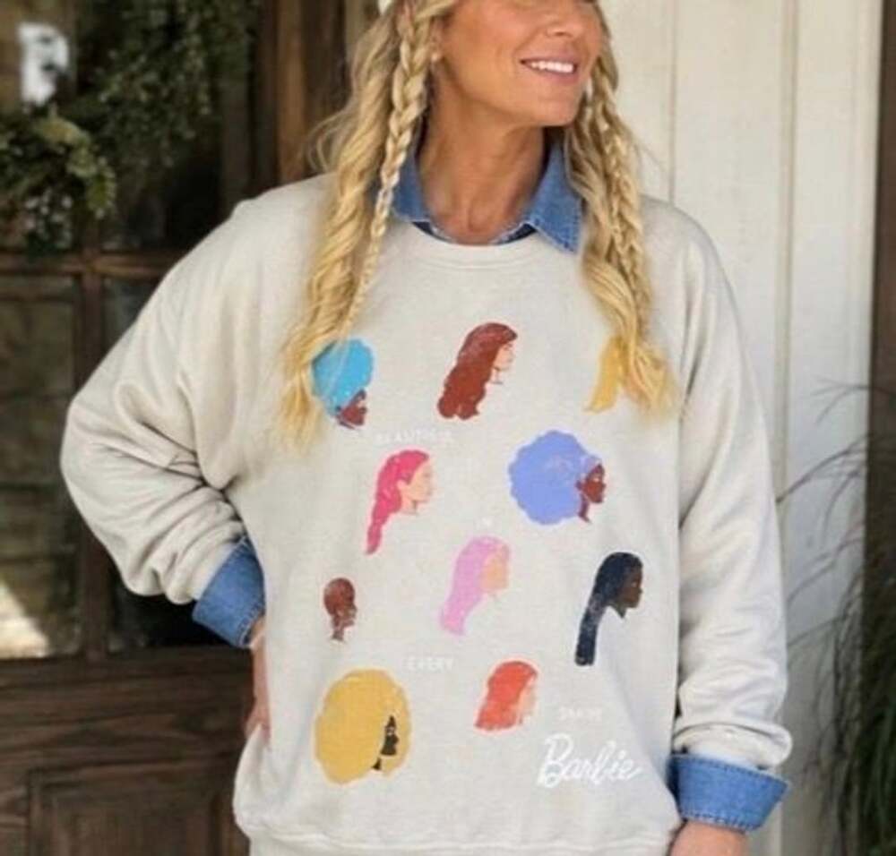 Barbie Grayson Threads Women’s XXL Beautiful in Every Shade Graphic Sweatshirt